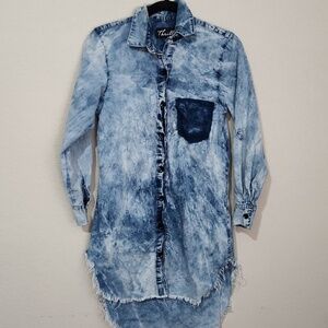 Thrill Shirt Dress Womens Size M  Distressed Frayed Light Wash Denim Flaw
